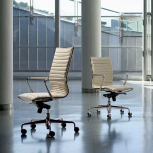Moving- Alia office chair with castors